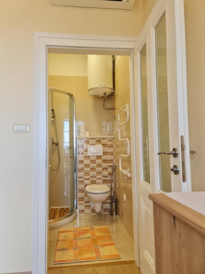 Villa Jure - Apartment Mirjana Lovran Bagian luar foto